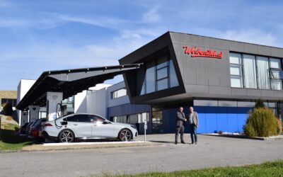 ebets eröffnet Photovoltaik‑Carport mit öffentlicher Ladeinfrastruktur