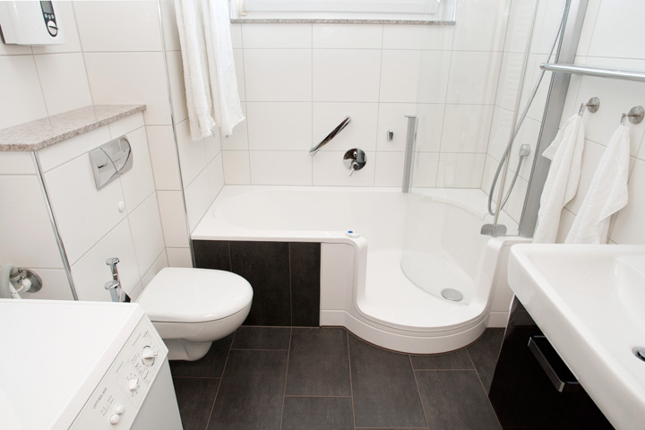 Clevere Renovierungslösung für kleine Bäder