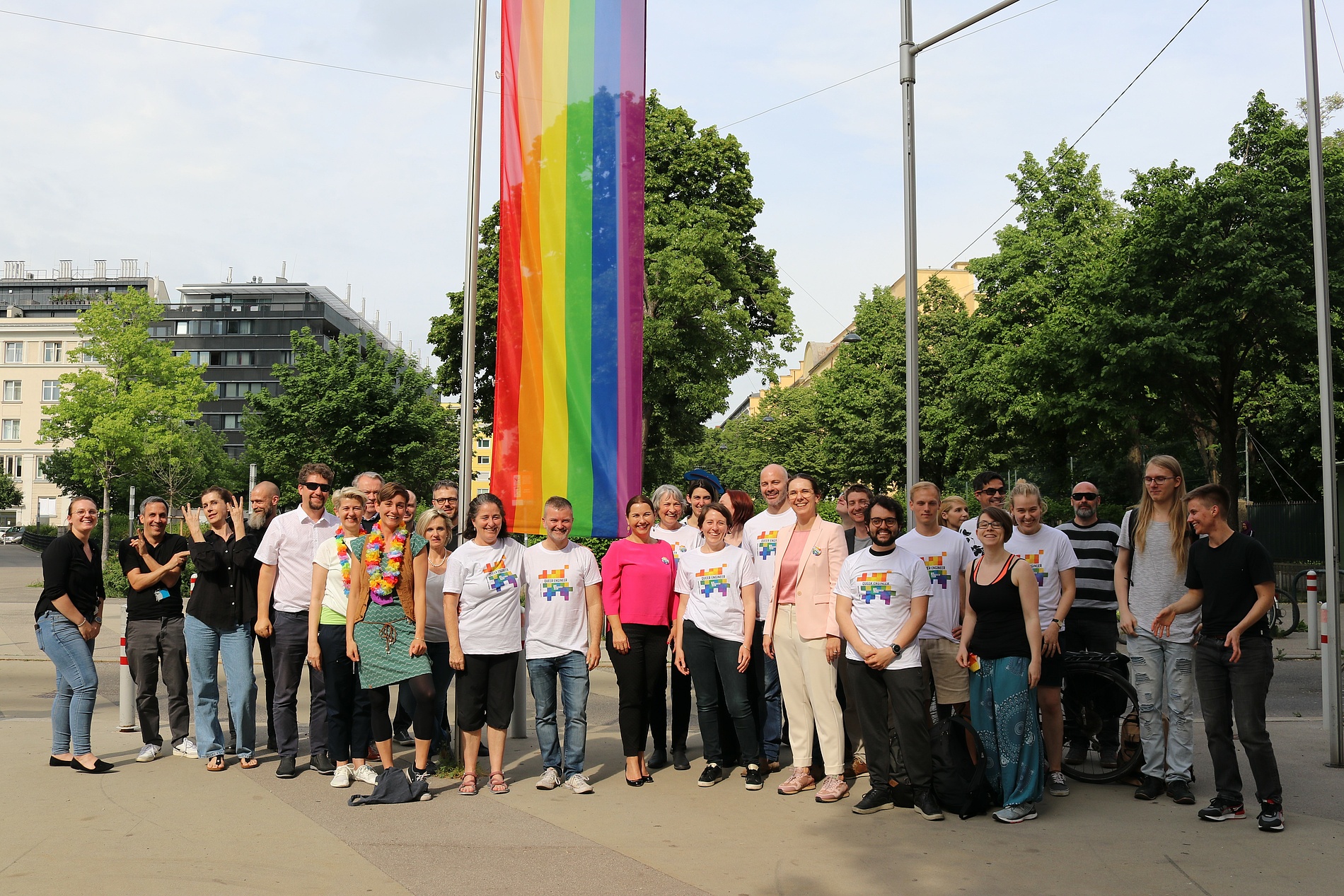 Regenbogenflagge zeigen