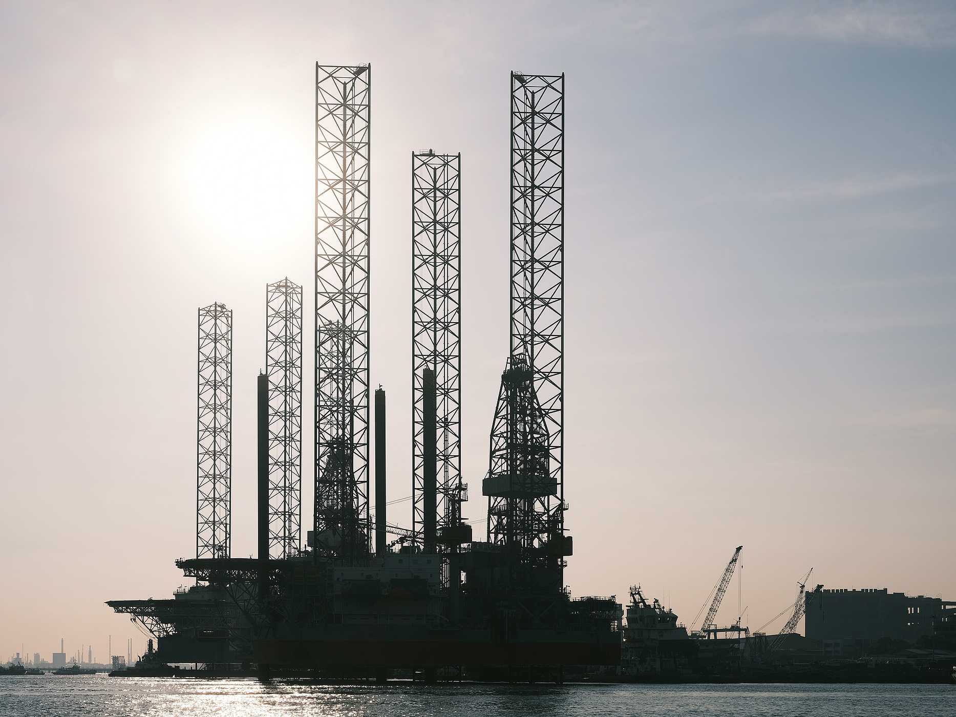 THG-Ausstoß: fossile Energieträger vs. Ausbau von Erneuerbaren